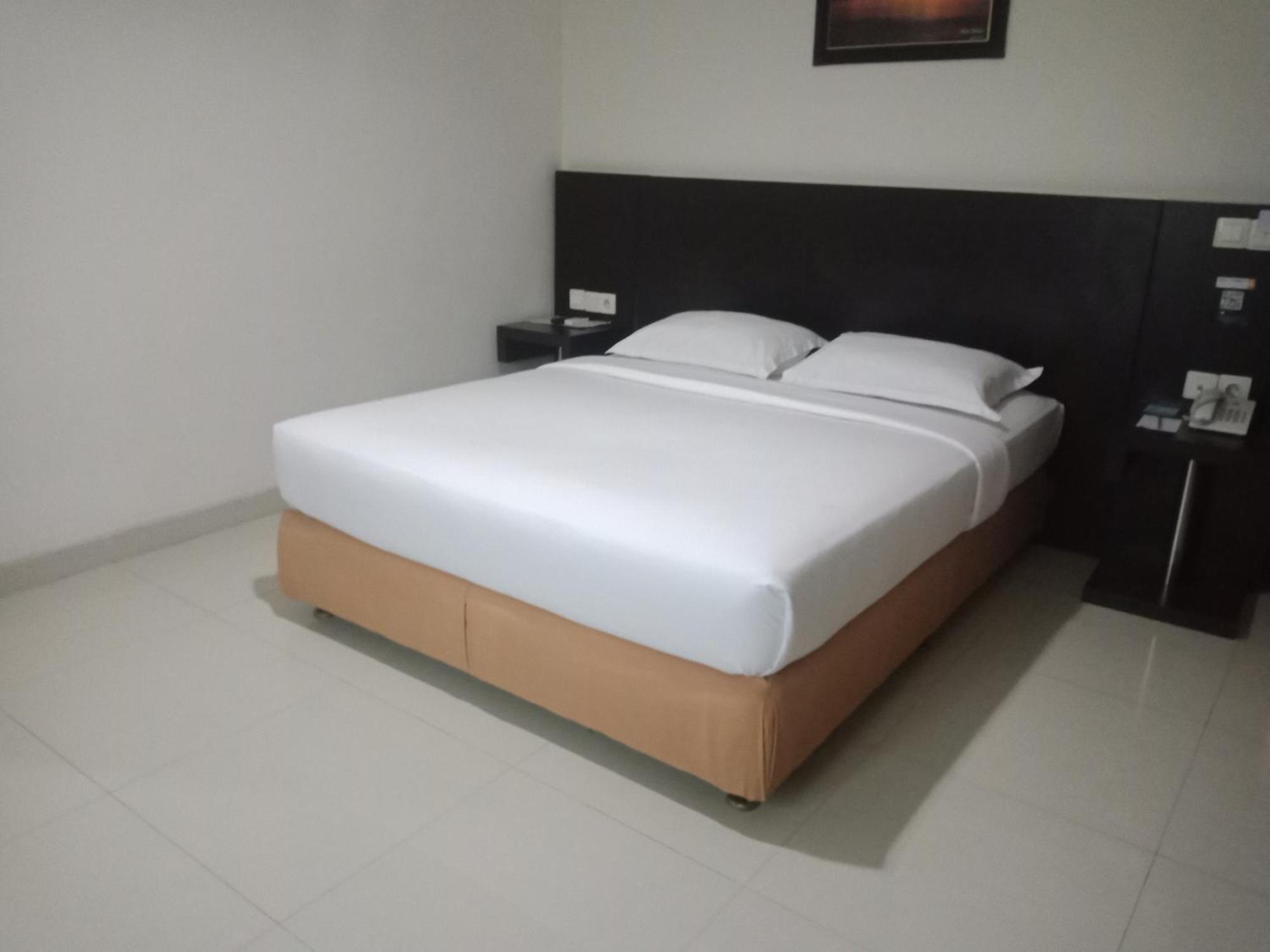 Manise Hotel Ambon Exterior foto