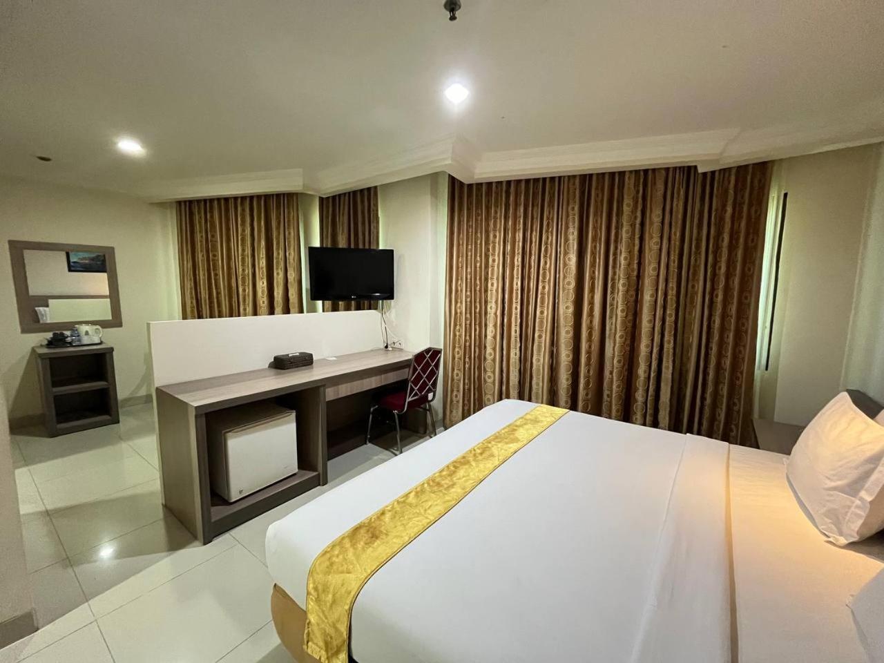 Manise Hotel Ambon Exterior foto