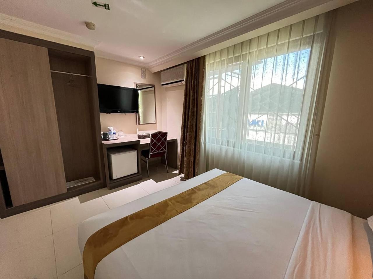 Manise Hotel Ambon Exterior foto